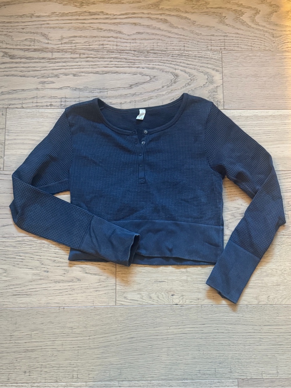 OFFLINE by Aerie Main Squeeze Waffle Cropped Henley navy Size XL